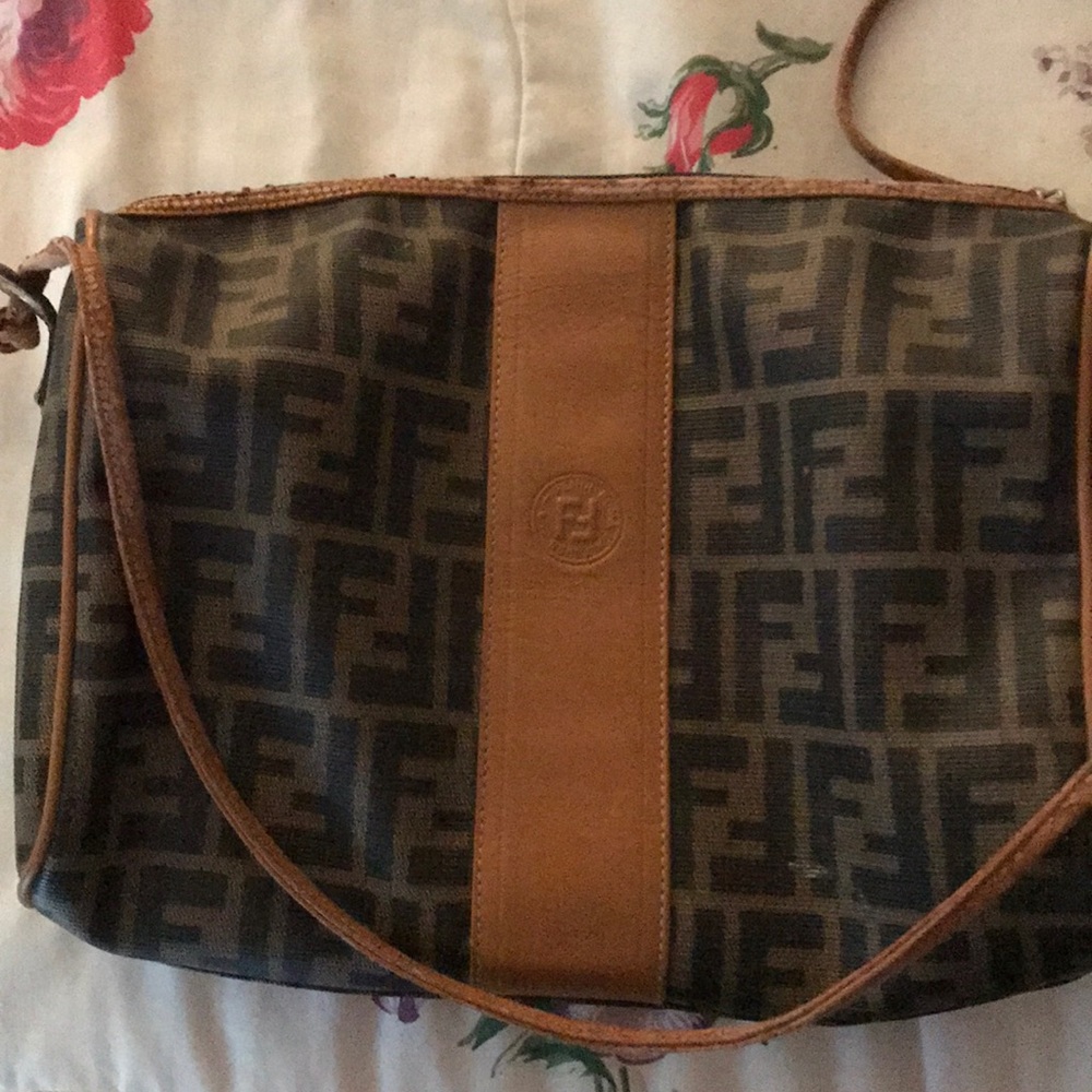 Fends purse